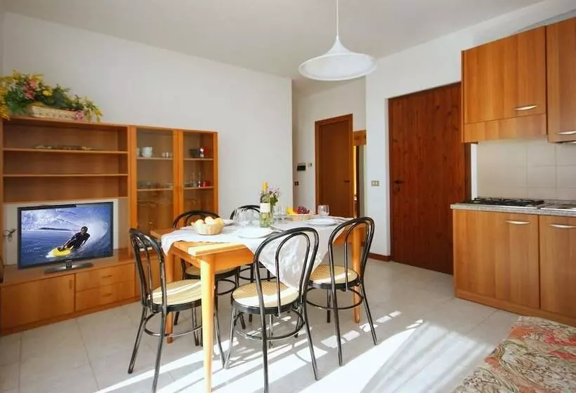 Huoneisto 2 Makuuhuonetta, Residence La Rotonda