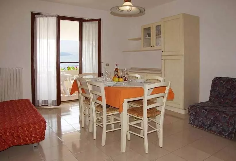 Huoneisto 2 Makuuhuonetta, Residence La Rotonda