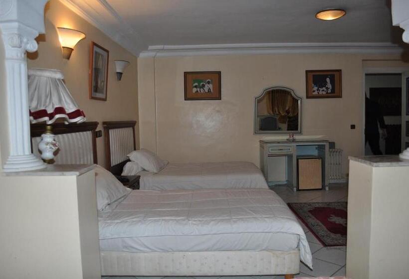 اتاق استاندارد با چشم‌انداز شهر, Salim