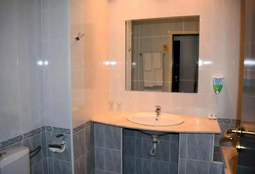 اتاق ساده سه‌ نفره, Sineva Park Hotel   All Inclusive