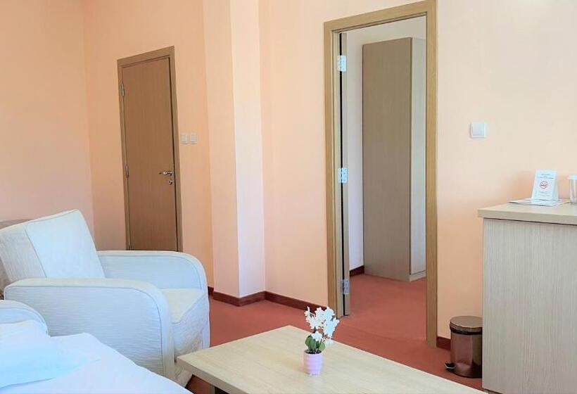 جناح, Orpheus Casino And Spa