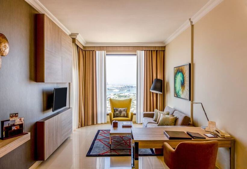 سوییت با چشم‌انداز دریا, Two Seasons Hotel & Apartments