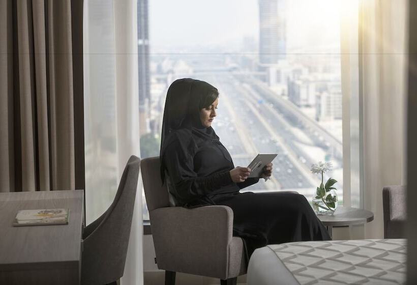 مجموعه ویستا شهر, Two Seasons Hotel & Apartments