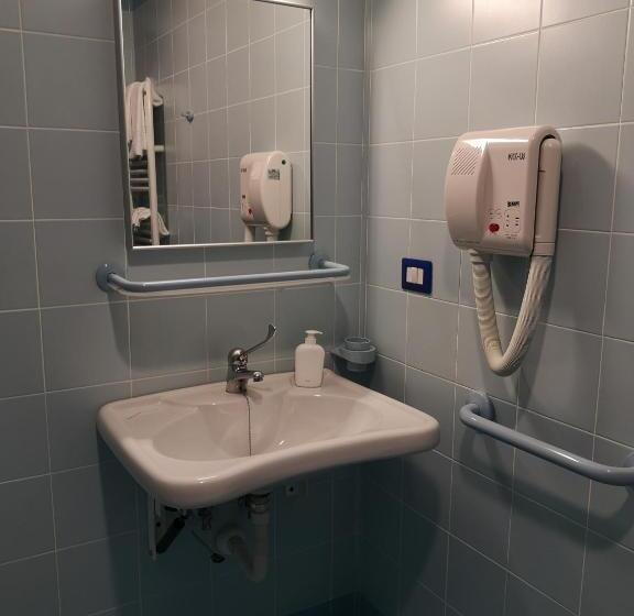 غرفة قياسية ثلاثية, Clodi