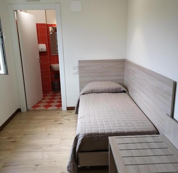 غرفة قياسية فردية, Clodi