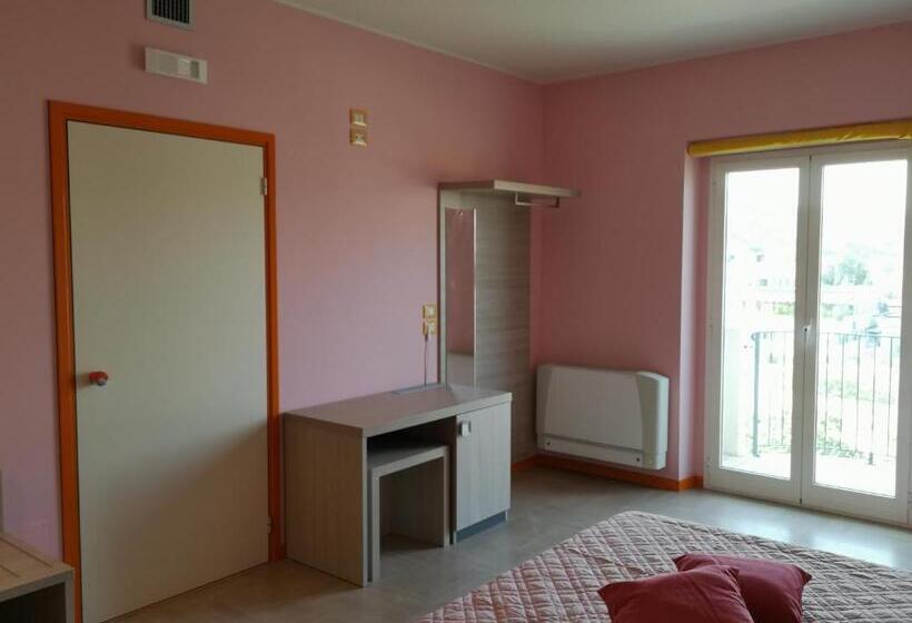 غرفة كومفورت ثلاثية, Clodi