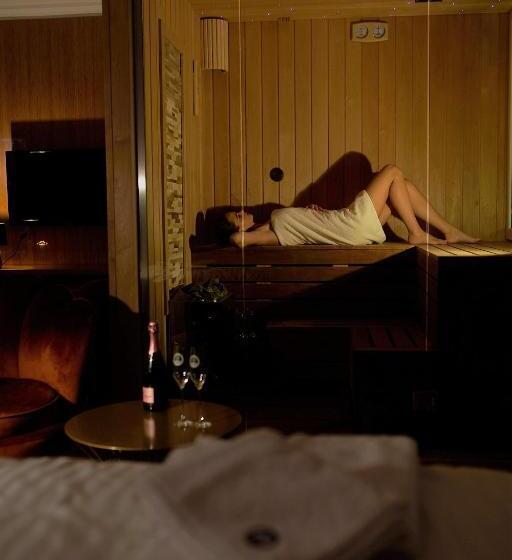 اتاق لوکس, Glory