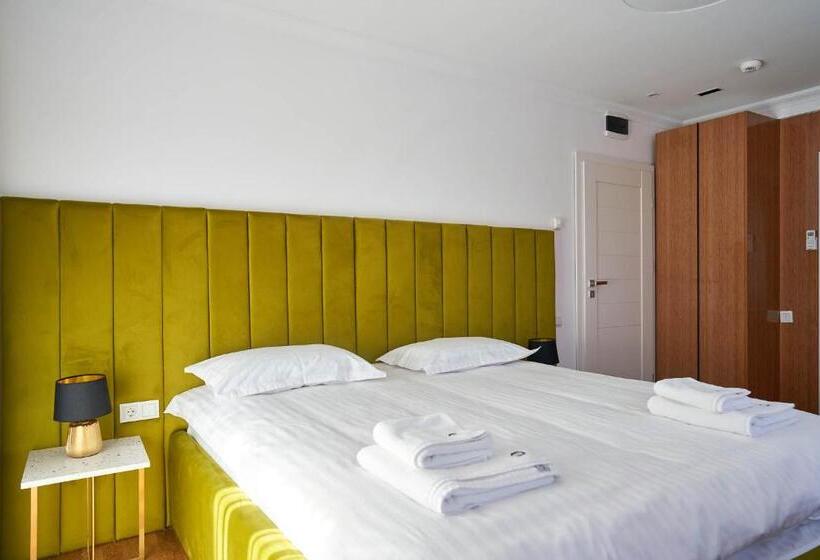 اتاق لوکس یک تخته, Glory