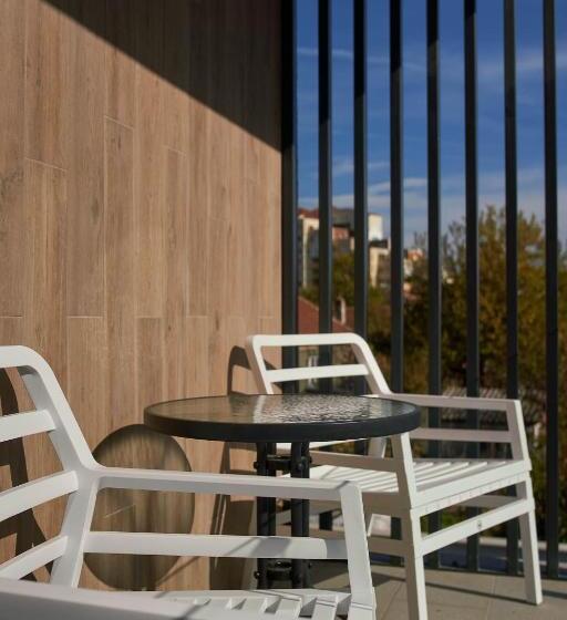 اتاق لوکس یک تخته, Glory