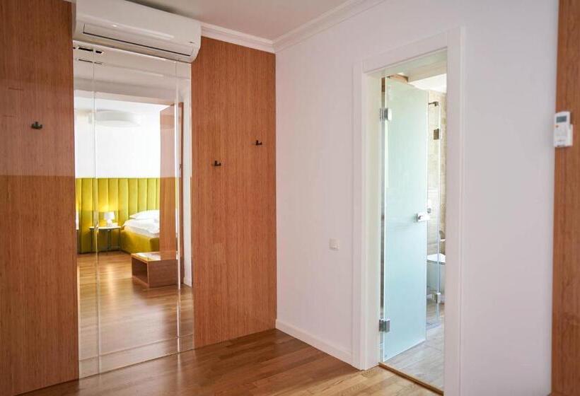 اتاق لوکس یک تخته, Glory