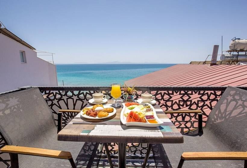 اتاق لوکس, The Lea