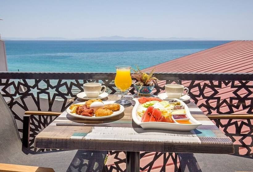 اتاق لوکس, The Lea