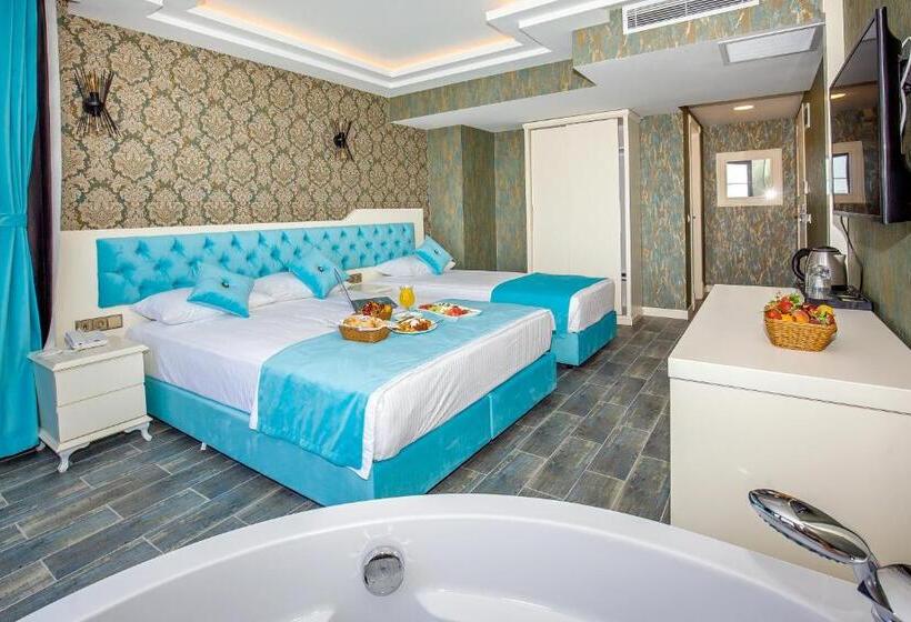 اتاق لوکس, The Lea