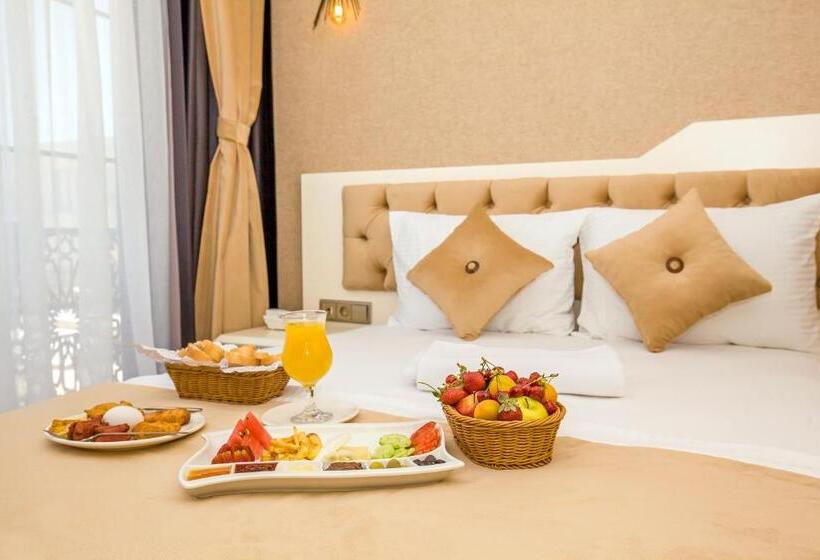 اتاق اکونومی, The Lea