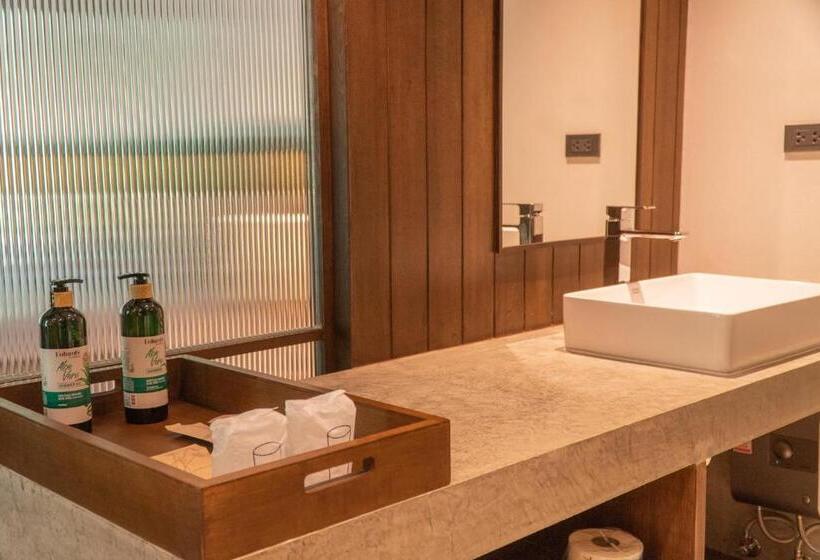 带泳池观景的豪华房, Phapok Eco Resort