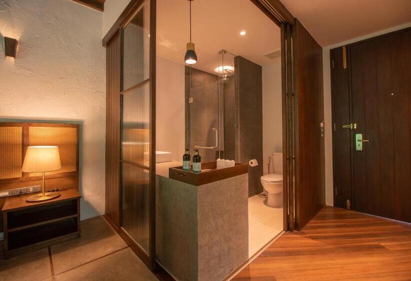 带泳池观景的豪华房, Phapok Eco Resort