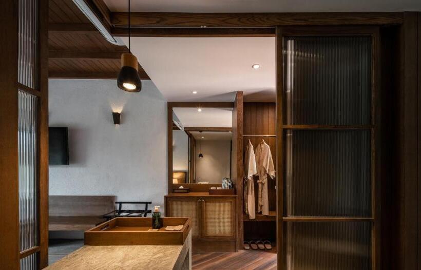 带泳池观景的豪华房, Phapok Eco Resort