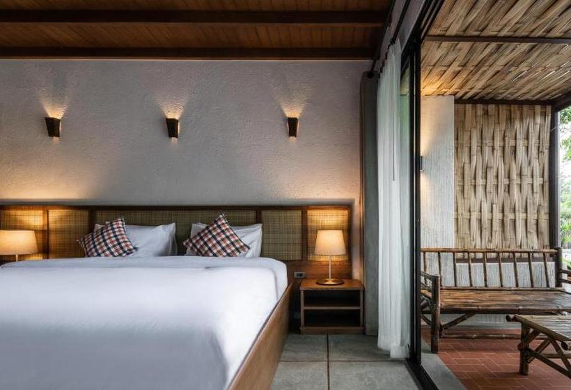 带泳池观景的豪华房, Phapok Eco Resort