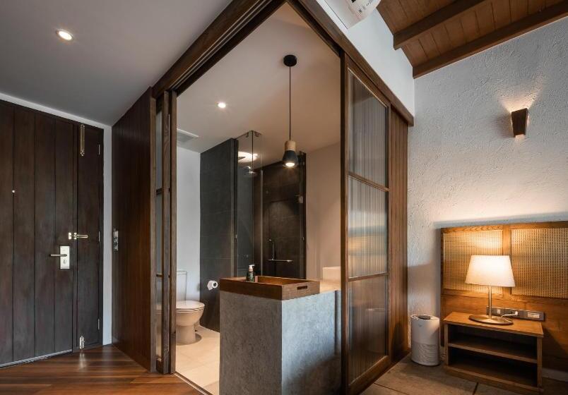 带泳池观景的豪华房, Phapok Eco Resort