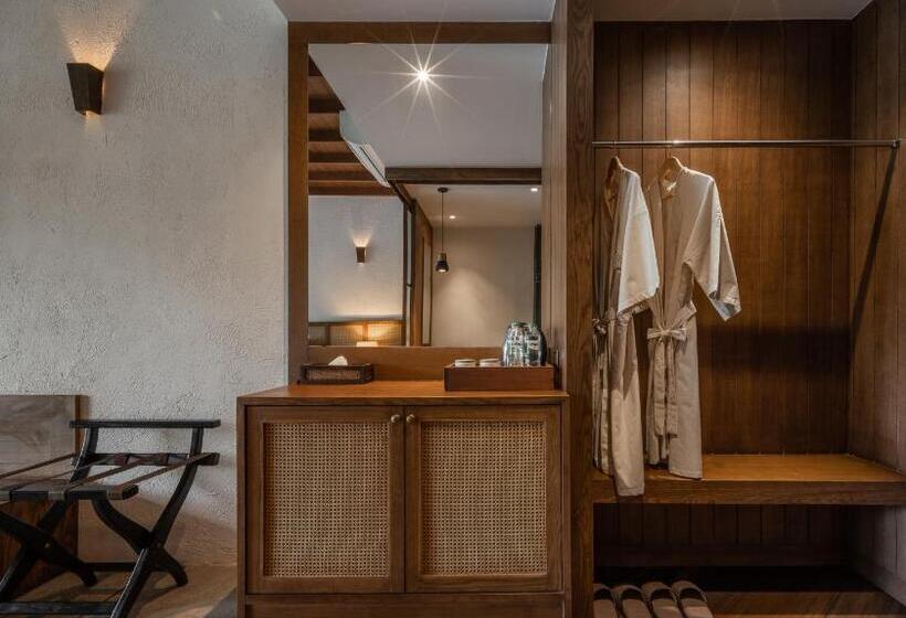 带泳池观景的豪华房, Phapok Eco Resort