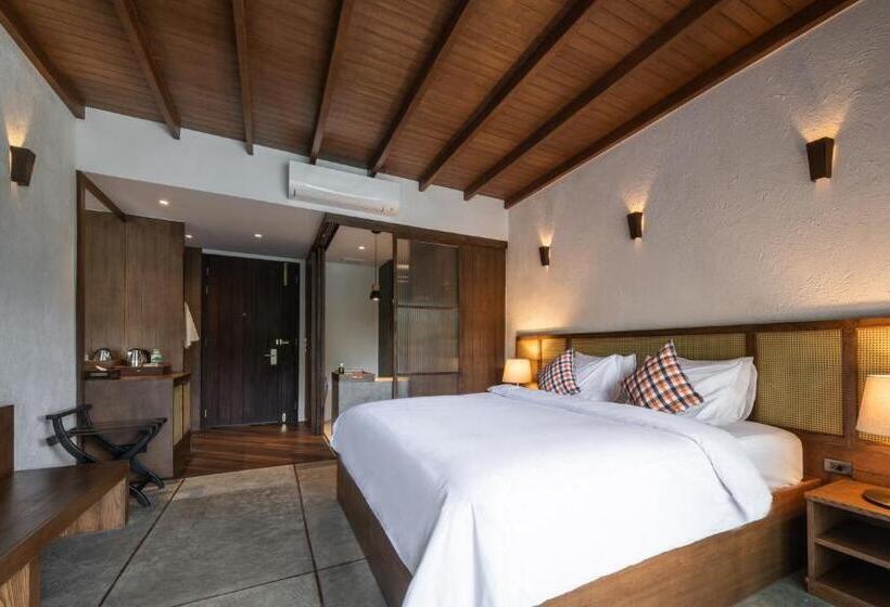 带泳池观景的豪华房, Phapok Eco Resort