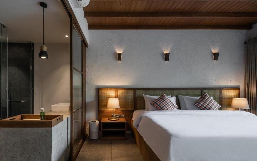 带泳池观景的豪华房, Phapok Eco Resort