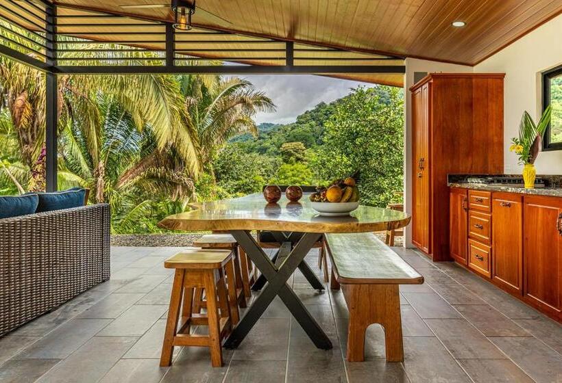 بنجلو ديلوكس, The Sutton   Boutique Jungle Experience