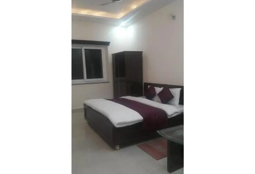 Deluxe Room, Divya