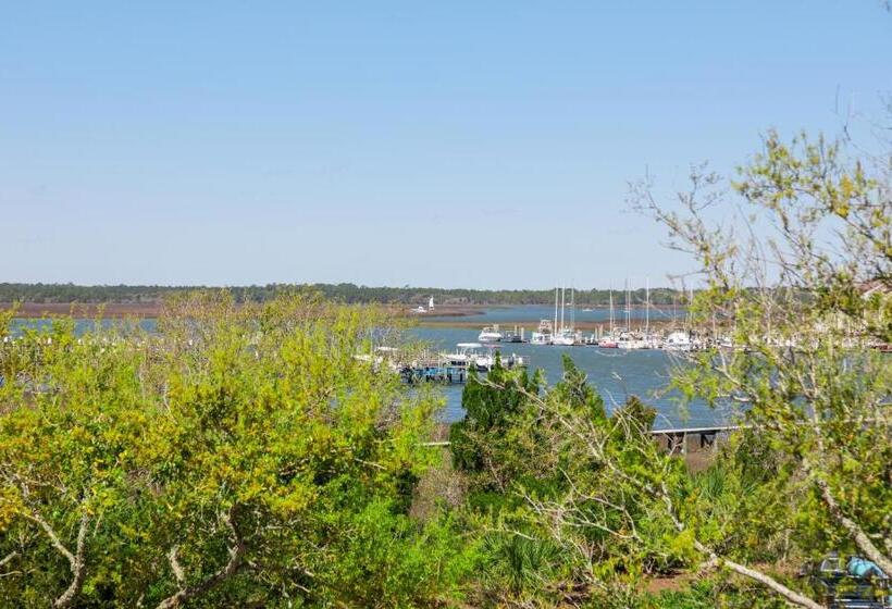 标准工作室, Folly With Marsh And Sunset Views