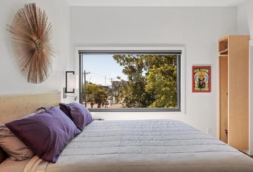 标准工作室, Folly With Marsh And Sunset Views