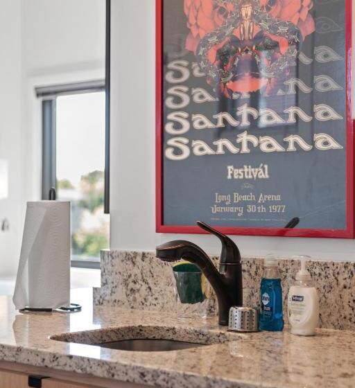 标准工作室, Folly With Marsh And Sunset Views