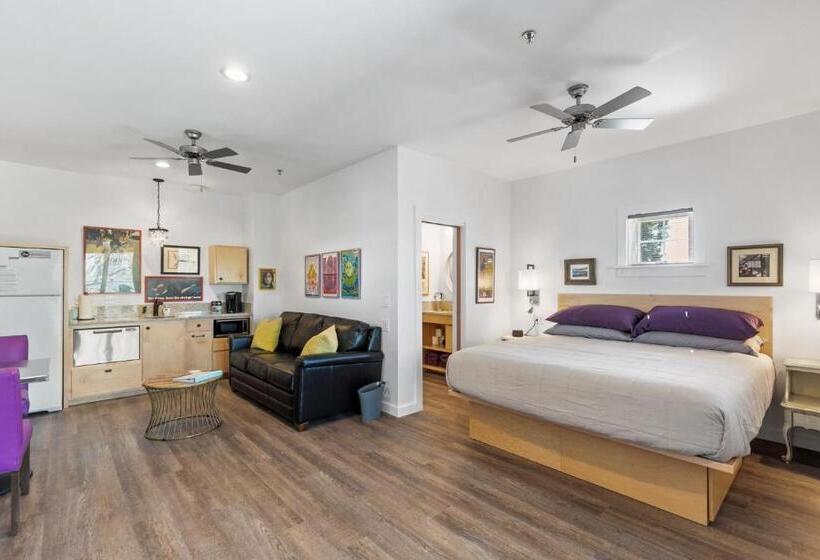 高级工作室, Folly With Marsh And Sunset Views