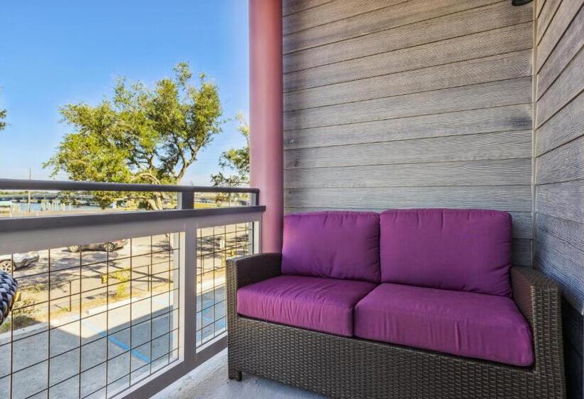 带露台的标准工作室, Folly With Marsh And Sunset Views