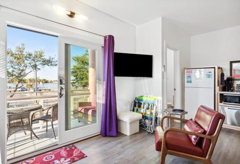 带露台的标准工作室, Folly With Marsh And Sunset Views