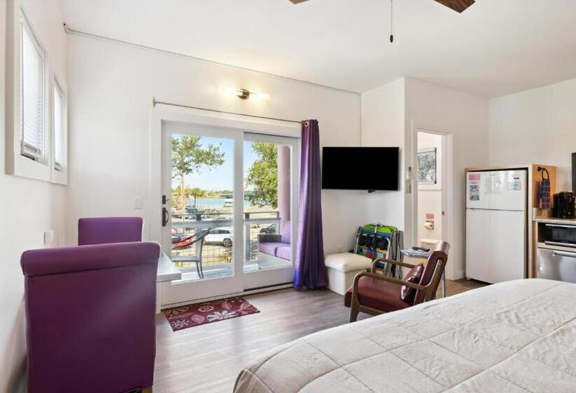 带露台的标准工作室, Folly With Marsh And Sunset Views