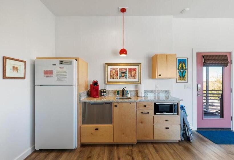 高级套房, Folly With Marsh And Sunset Views