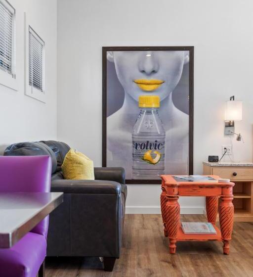 标准工作室, Folly With Marsh And Sunset Views