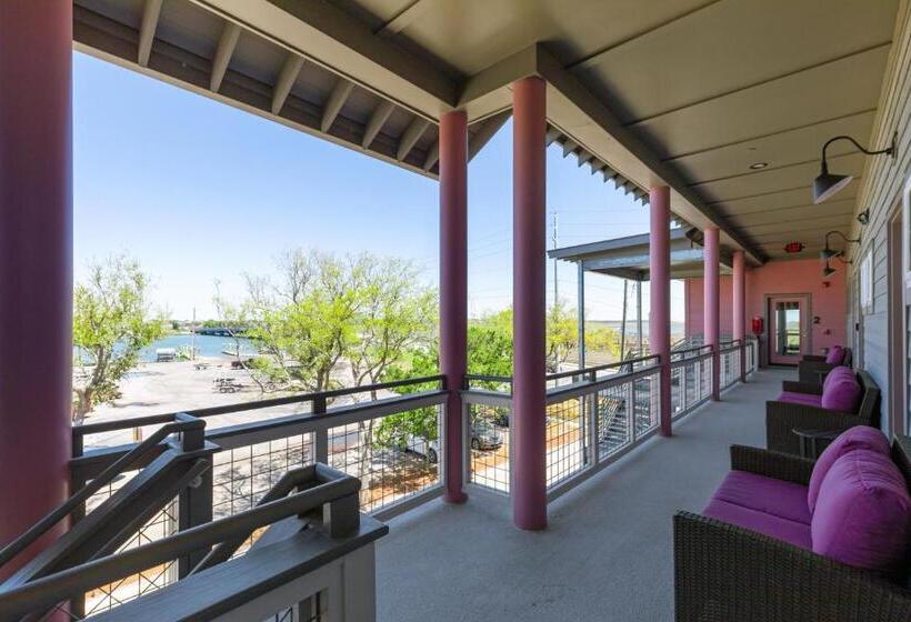 标准工作室, Folly With Marsh And Sunset Views