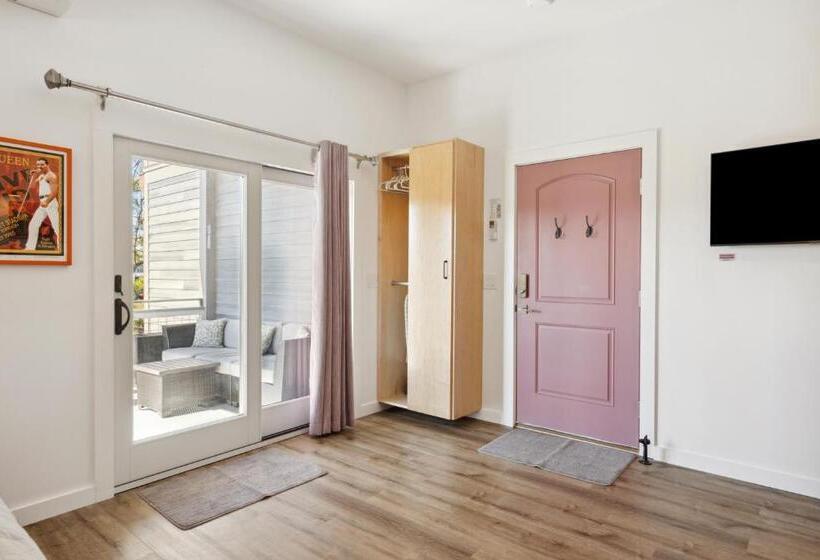 高级工作室, Folly With Marsh And Sunset Views