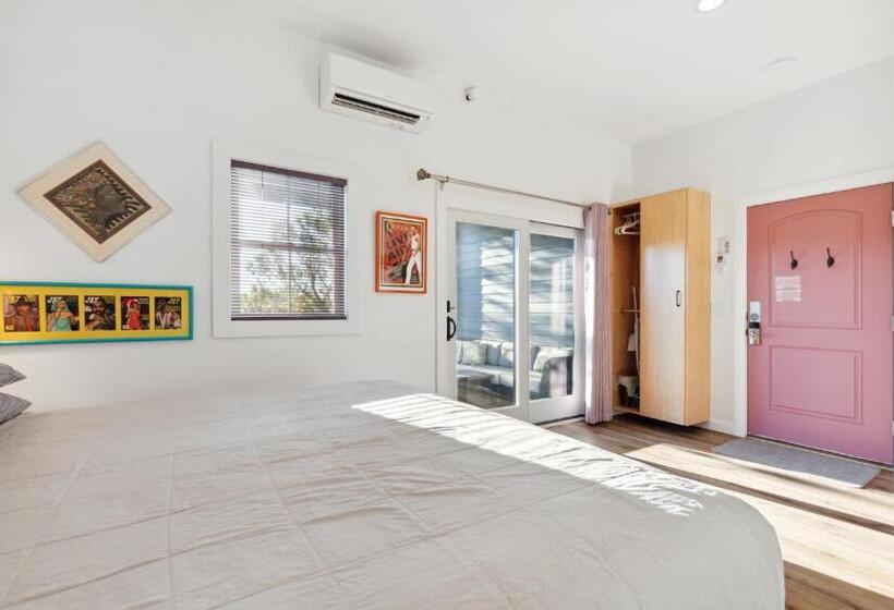 高级工作室, Folly With Marsh And Sunset Views