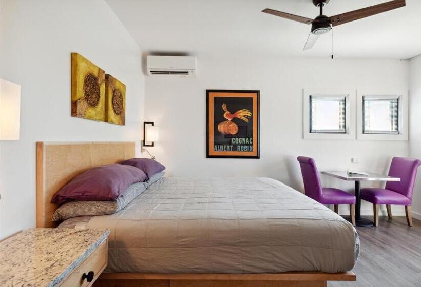 带露台的标准工作室, Folly With Marsh And Sunset Views