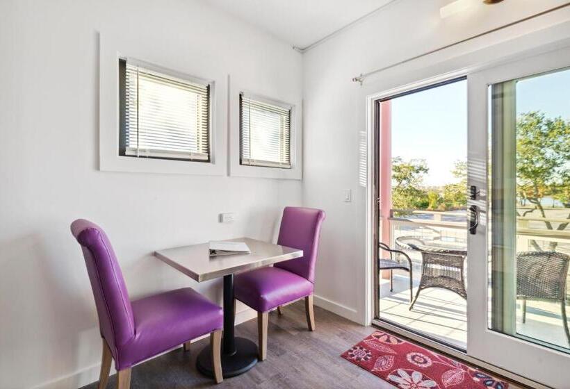 带露台的标准工作室, Folly With Marsh And Sunset Views