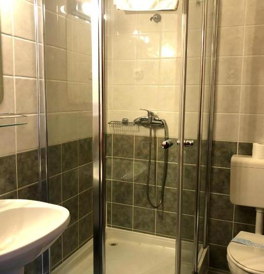 غرفة قياسية, Imperial Gyogyszallo Es Gyogyfurdo