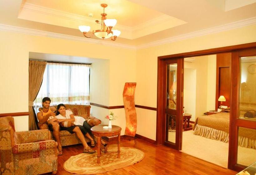 수피리어 스위트, Regant Lake Palace