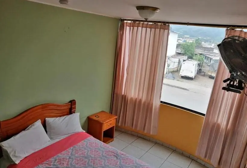 Standard Yhden Hengen Huone, Sánchez Internacional