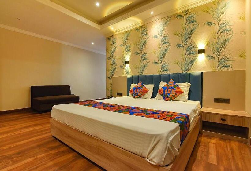 חדר אקזקיוטיב לשלושה, Fabhotel Clive Regency Lovelock   Nr Kolkata Airport