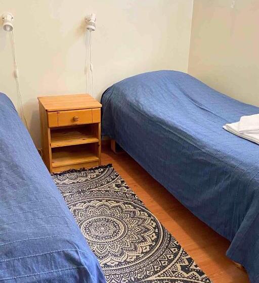 חדר משפחתי, Motel Patalahti