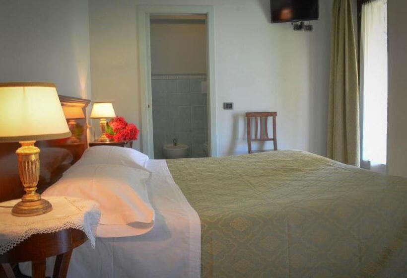 غرفة سوبيريور, Velia Mare