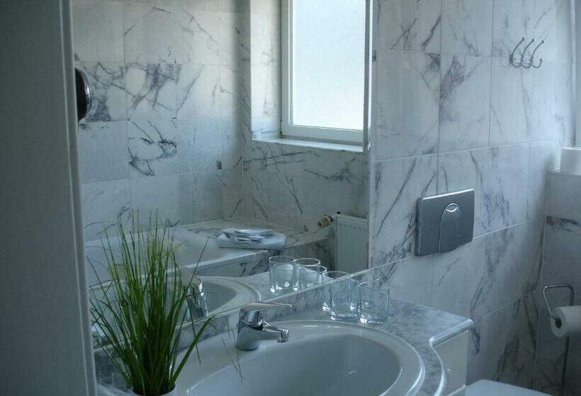 اتاق استاندارد چهار تخته, Citypensiondortmund