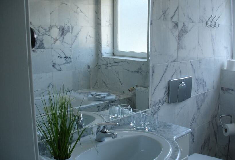 اتاق استاندارد چهار تخته, Citypensiondortmund